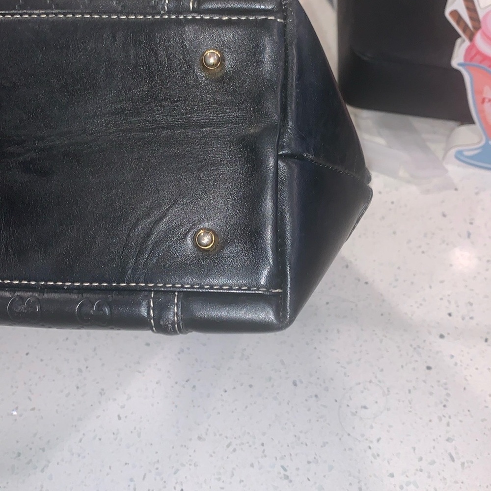 Gucci Vintage Black leather Debossed Shoulder Bag with Gold Hardware RARE - Picture 6 of 16